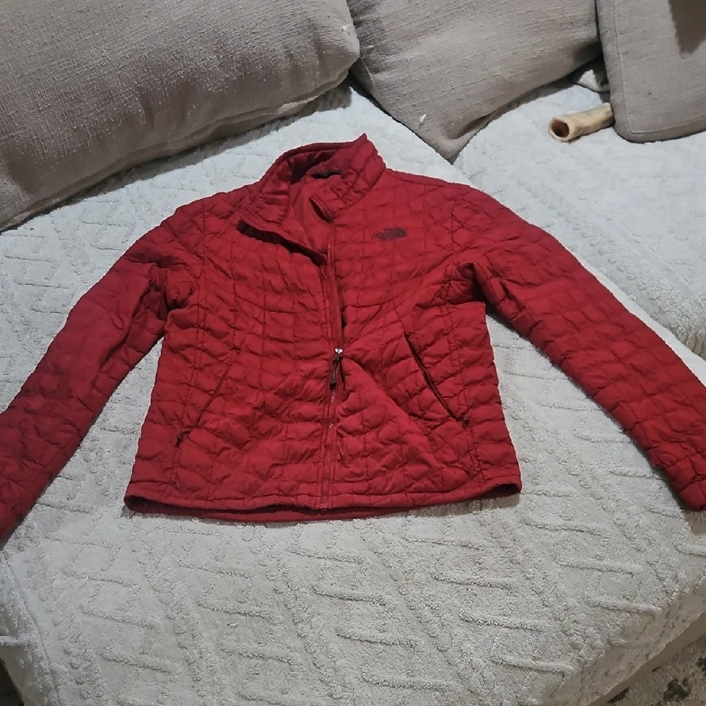 The North Face Women’s Insulated Puffer Jacket Red – Size Missing (See Measureme